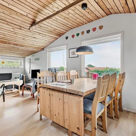 Holiday home Stunning In V With Wifi
