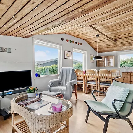Holiday home Stunning In V With Wifi
